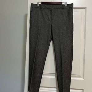 Ann Taylor Ankle Pant in gray. Size 12